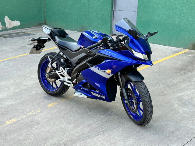 Escapamento esportivo MTG Série-S por baixo da moto com DB killer Yamaha R15